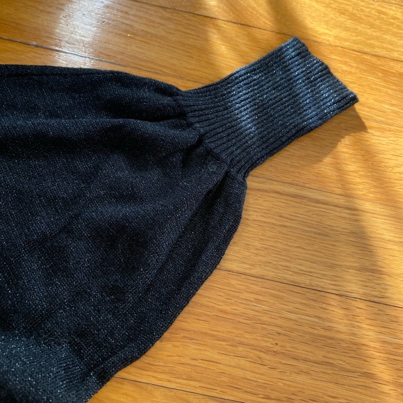 Batwing Top with sparkles ✨ - Picture 4 of 4